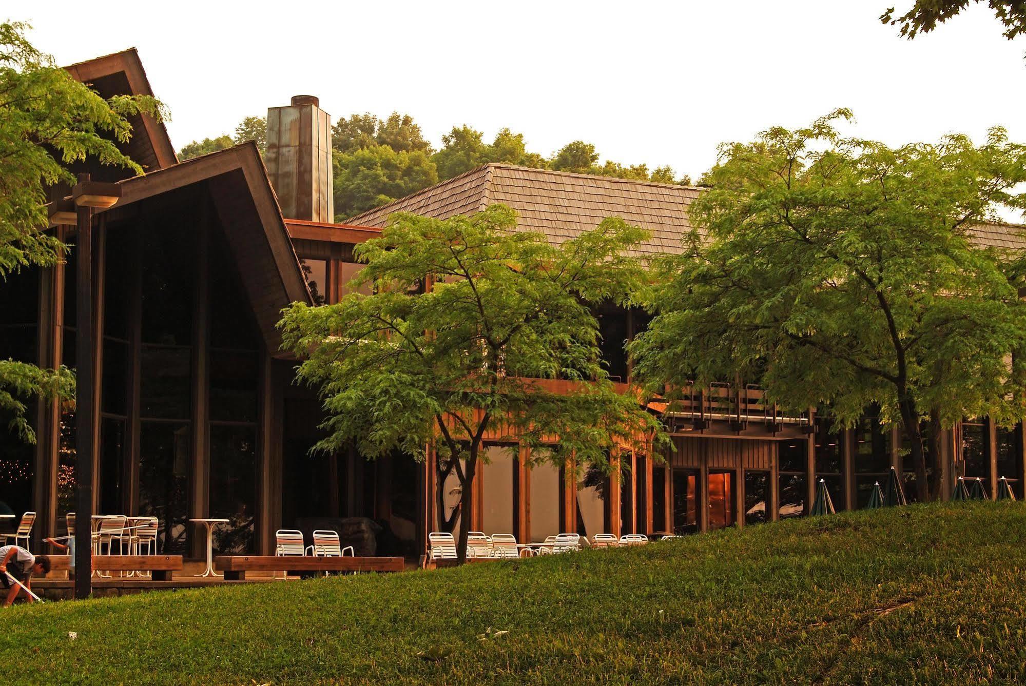 Mohican Lodge And Conference Center Perrysville Extérieur photo